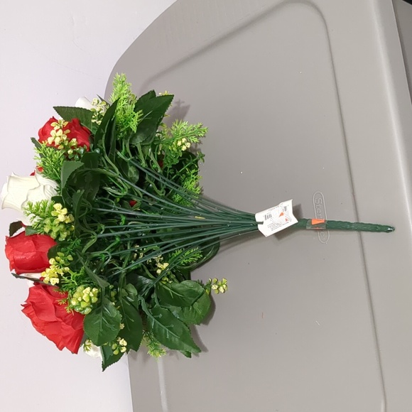 Bouquet Of Decorative Red and White Roses - Picture 5 of 5